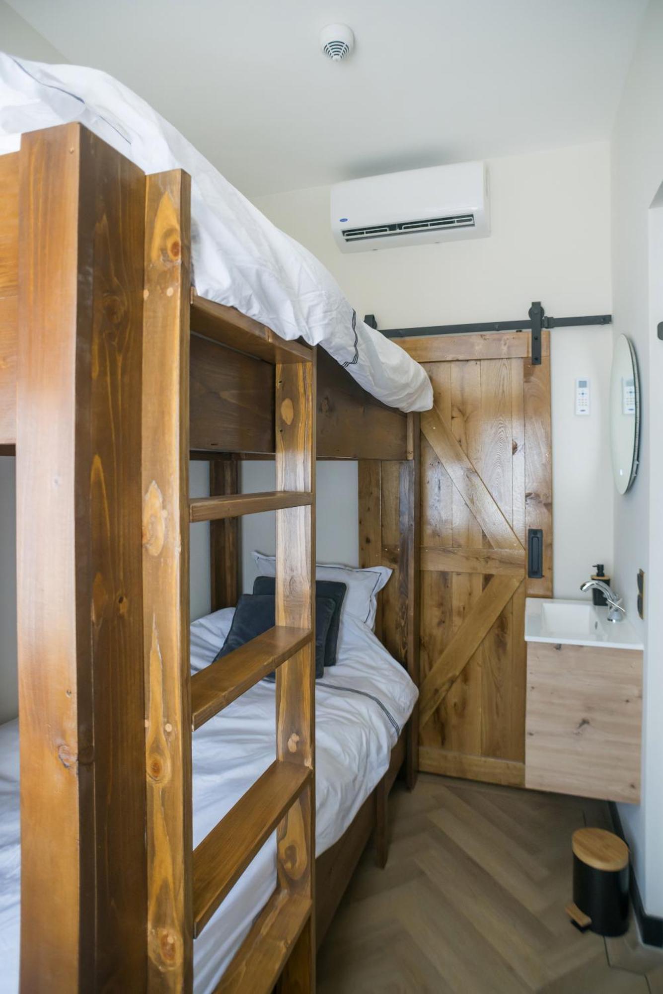 Petite Room With Wifi, Ac, And Shared Kitchen Tilburg Exterior foto